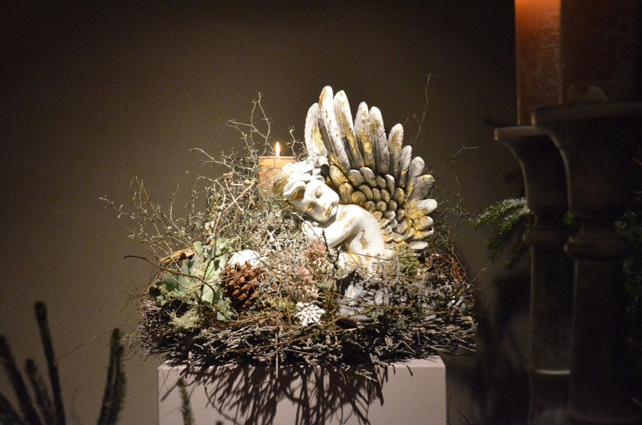  Weihnachtsarrangement mit Engel 