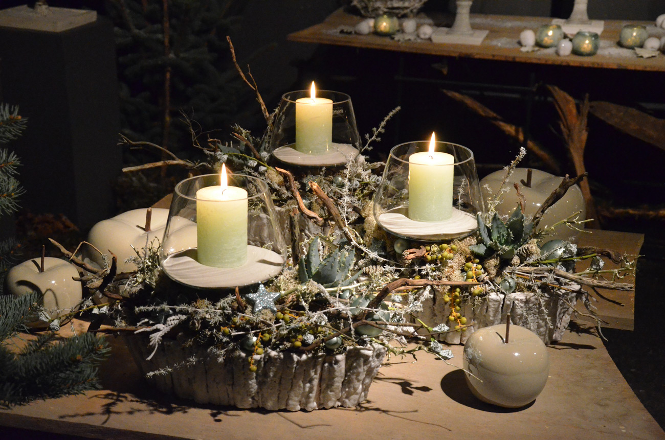  Adventsgesteck mit Kerzenglas 