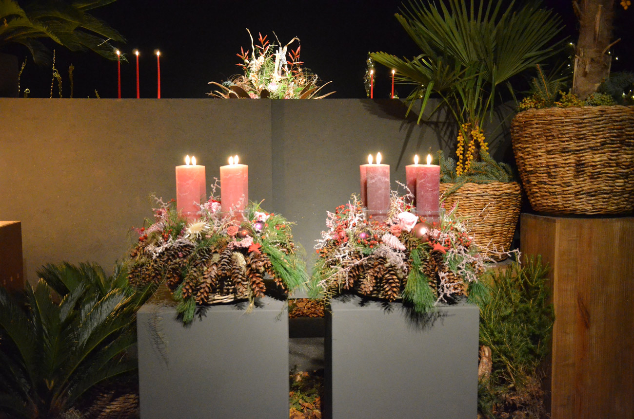  Adventsgesteck mit Kerzen 