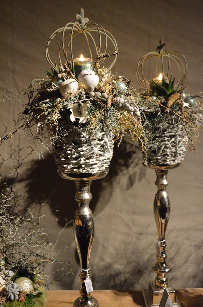  Weihnachtsgesteck in Korb 