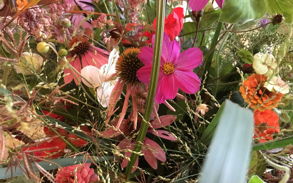 Schöner Blumenstrauss mit Wildblumen