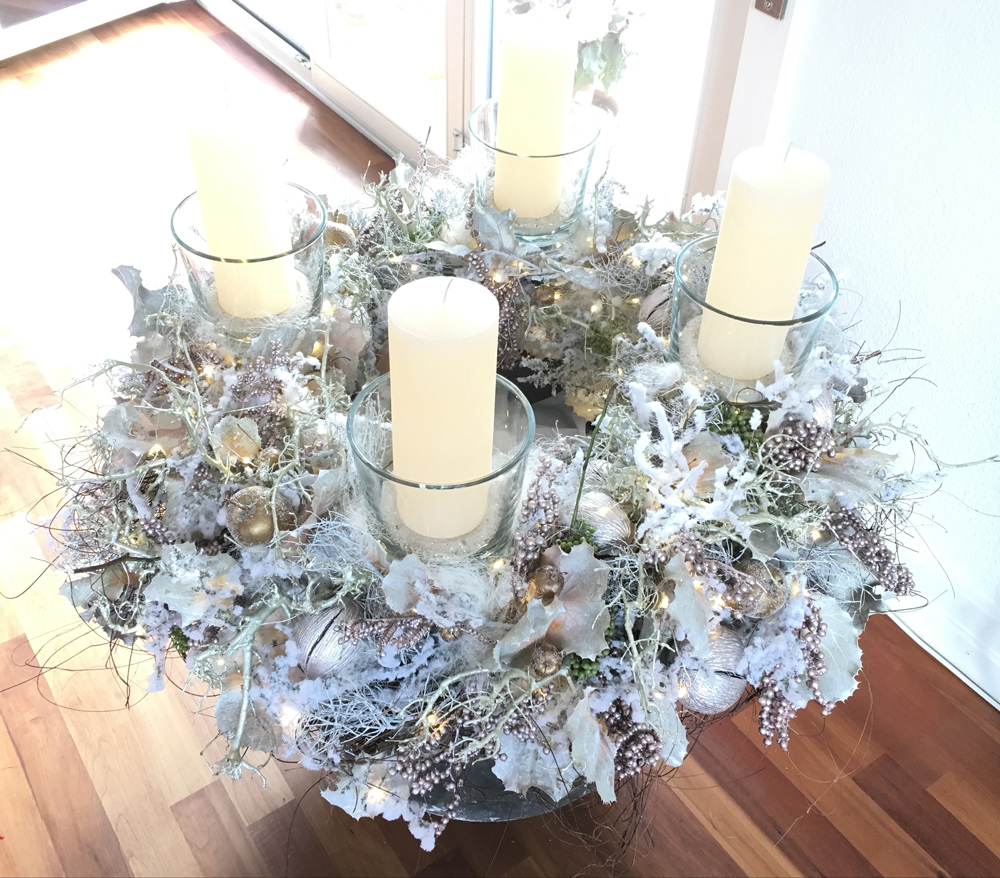  Adventskranz weiss 