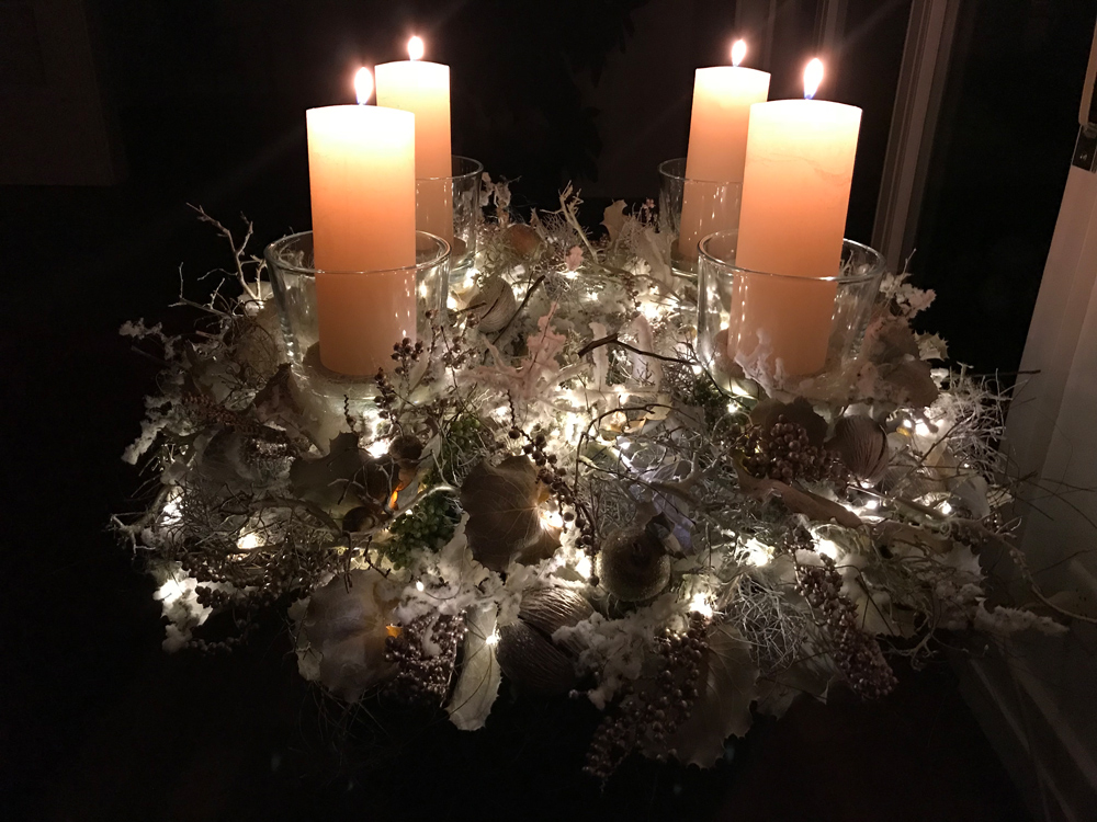  Adventskranz beleuchtet 